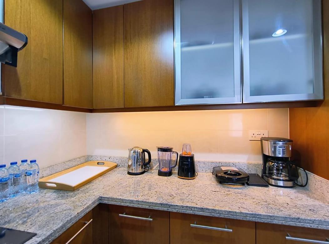 Trinity Holiday Homes - Standpoint Tower Downtown Dubai Bagian luar foto